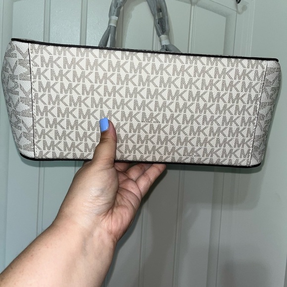 NWOT MK Jet Set Travel Large Chain Shoulder Tote Vanilla MK Signature Logo - Picture 5 of 16